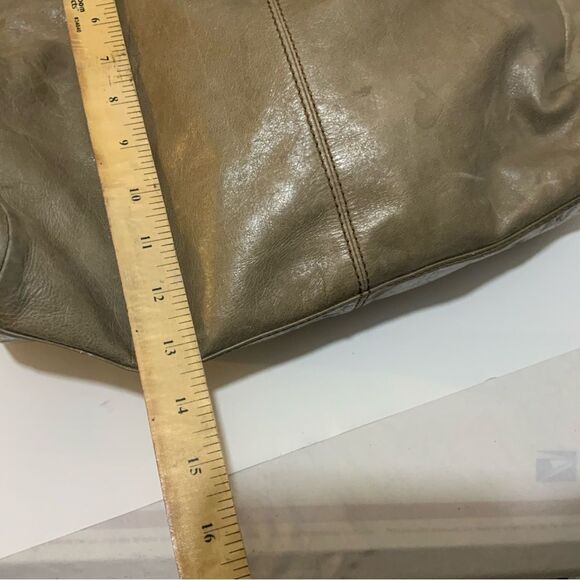 Hobo International gorgeous metallic taupe genuine leather hobo bag - Picture 10 of 15